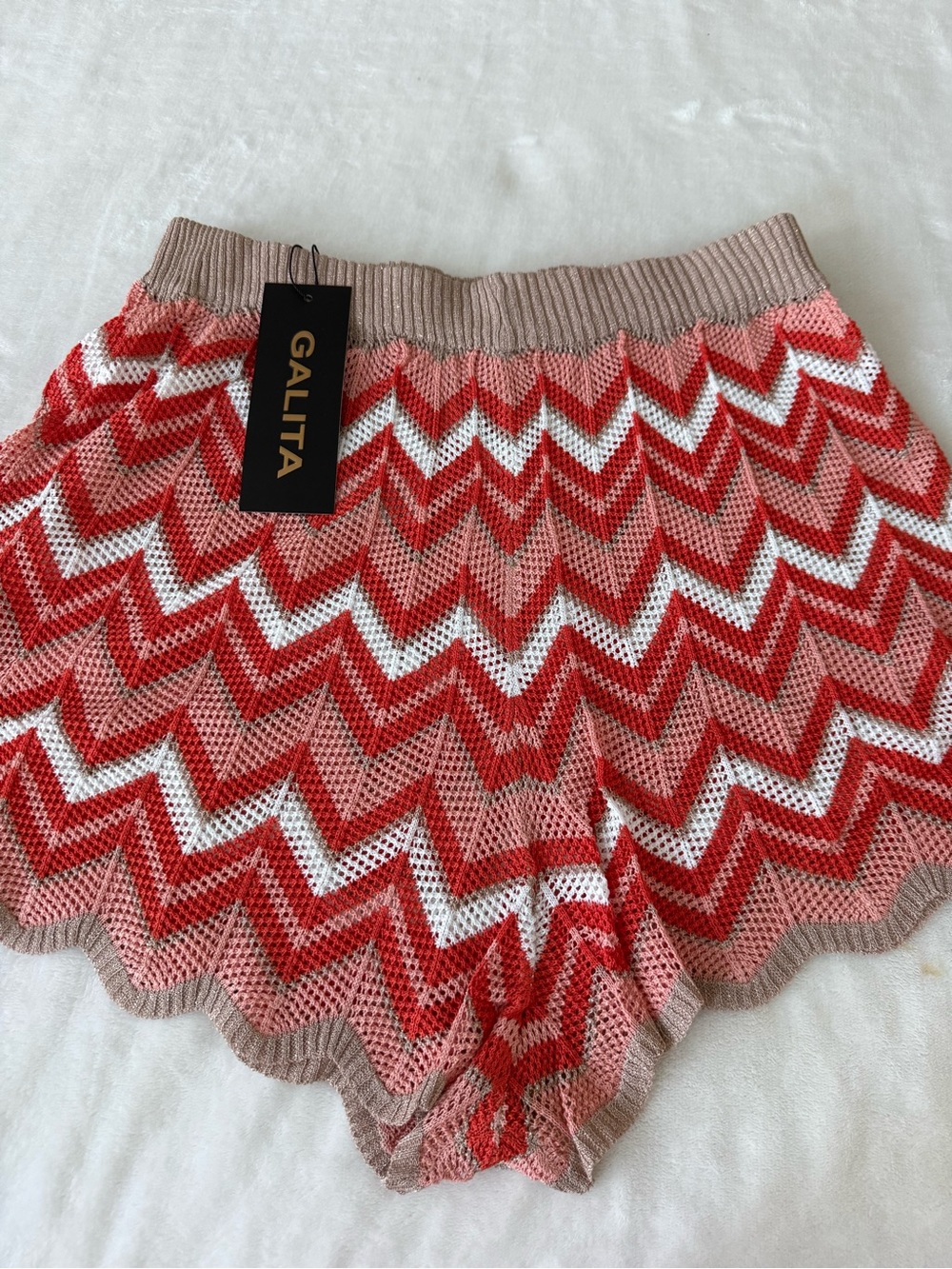 Chevron Knit Women’s Shorts in Red and Pink size L d86